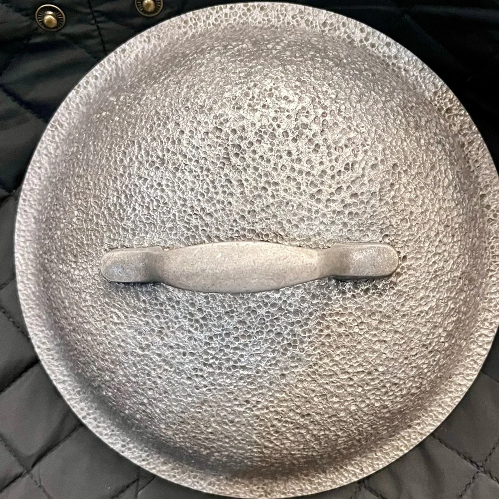 Vintage Century Silver Seal Hammered Aluminum Dutch Oven Roaster w Lid 2 Qt 9.5